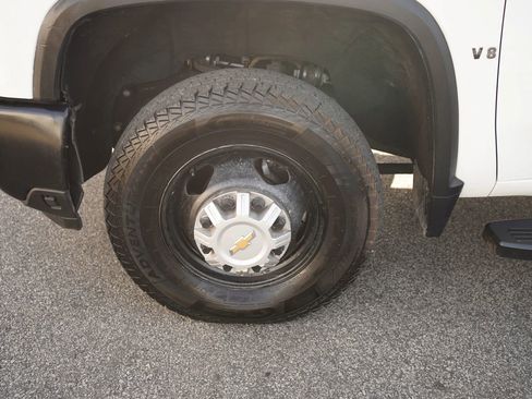 Used 2024 Chevrolet Silverado 3500 W/T AWD/4WD image 32