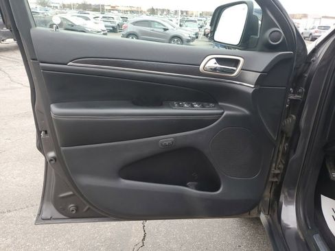 Used 2017 Jeep Grand Cherokee Limited image 23