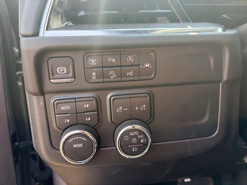 Used 2025 Chevrolet Suburban Z71 AWD/4WD image 12