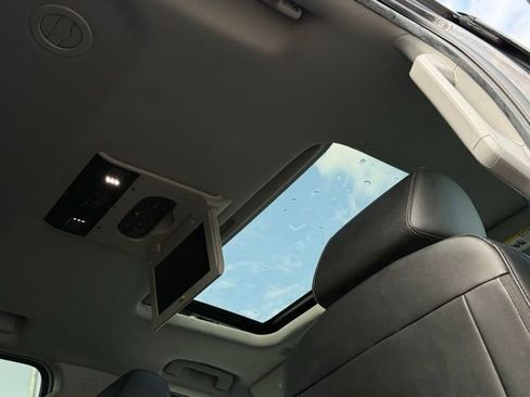 Used 2018 Chevrolet Tahoe Premier AWD/4WD image 18