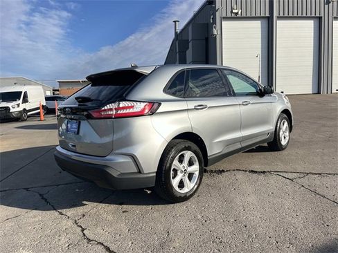 Used 2023 Ford Edge SE image 3
