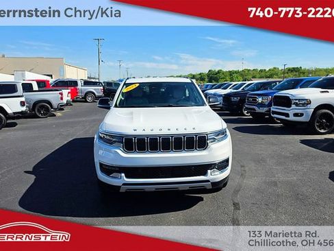Used 2024 Jeep Wagoneer L Series II w/ Flexible Seating Group AWD/4WD image 2