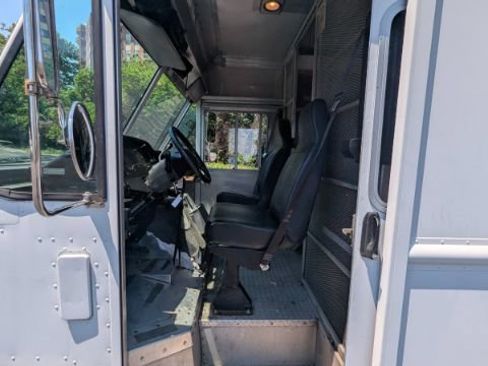 Used 2013 Ford E-350 and Econoline 350 Super Duty w/ Air Conditioning Prep Pkg RWD image 15