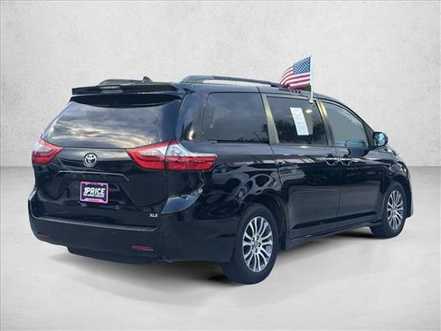 Used 2020 Toyota Sienna XLE image 4