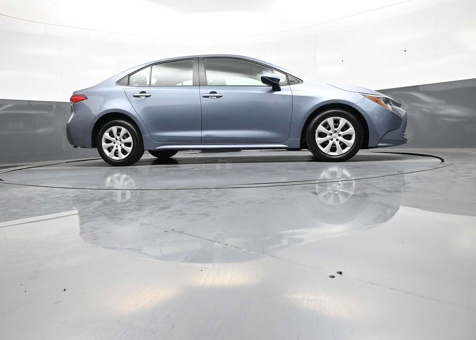 Used 2025 Toyota Corolla LE FWD image 27