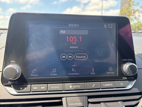 Used 2024 Nissan Altima 2.5 SR FWD image 20