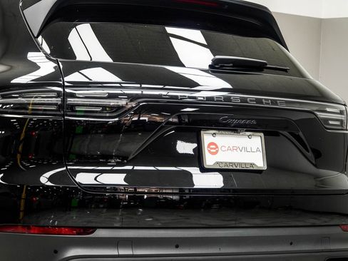 Used 2023 Porsche Cayenne Platinum Edition image 14