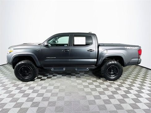Used 2019 Toyota Tacoma TRD Sport w/ Technology Package image 5