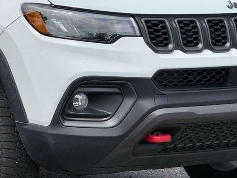 Used 2025 Jeep Compass Trailhawk AWD/4WD image 10