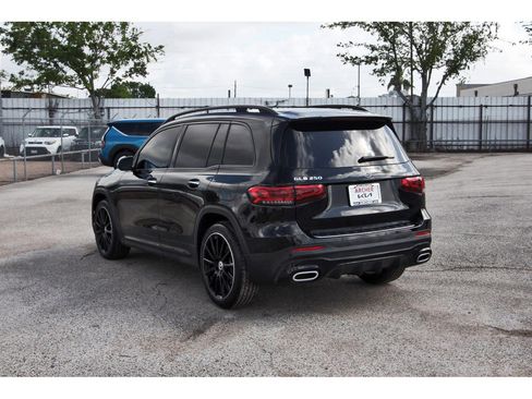 Used 2023 Mercedes-Benz GLB 250 image 4