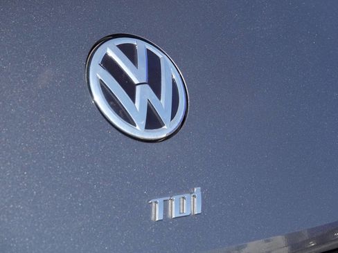 Used 2013 Volkswagen Beetle TDI FWD image 7