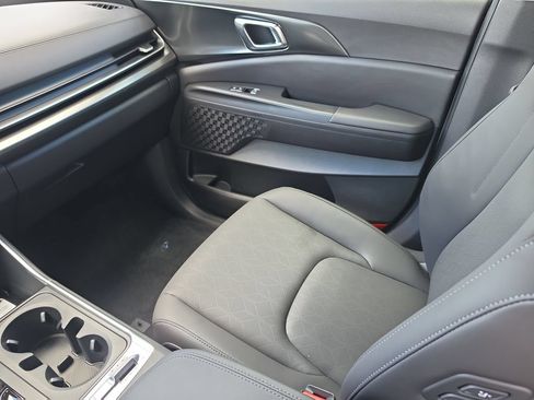 New 2027 Kia Carnival SX FWD image 16