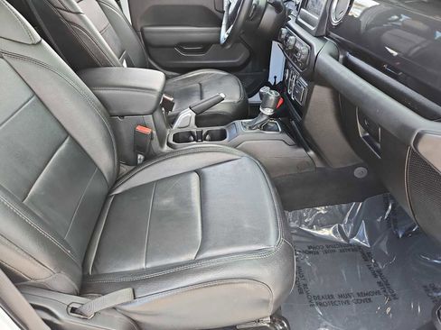 Used 2021 Jeep Wrangler Unlimited Sahara image 22