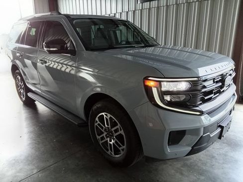 Used 2025 Ford Expedition Active RWD image 24