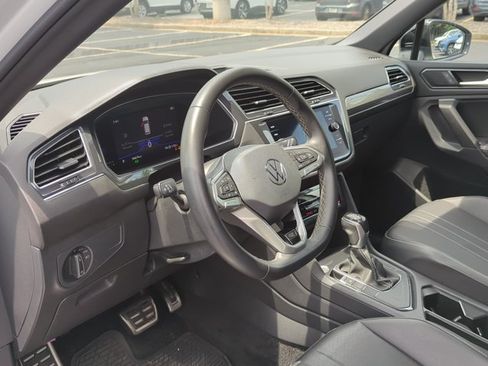 Used 2023 Volkswagen Tiguan SE R-Line FWD image 9