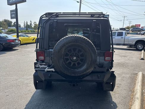 Used 2008 Jeep Wrangler Unlimited Sahara AWD/4WD image 5