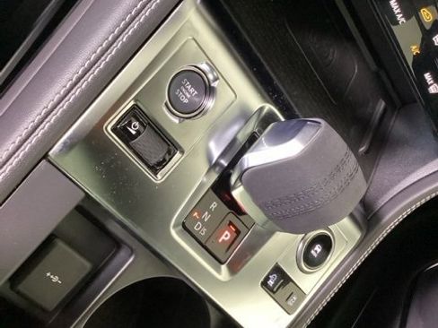 Certified 2025 Jaguar F-PACE R-Dynamic S image 16