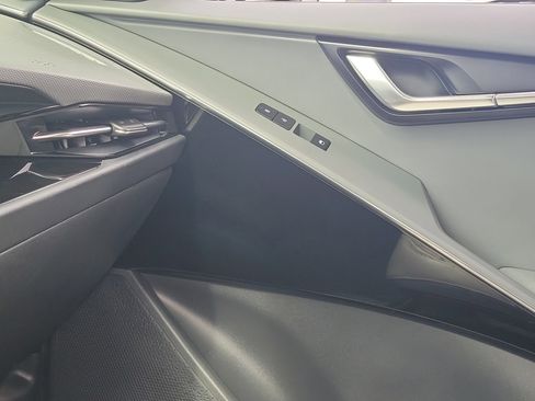 Used 2024 Kia Niro EX FWD image 32