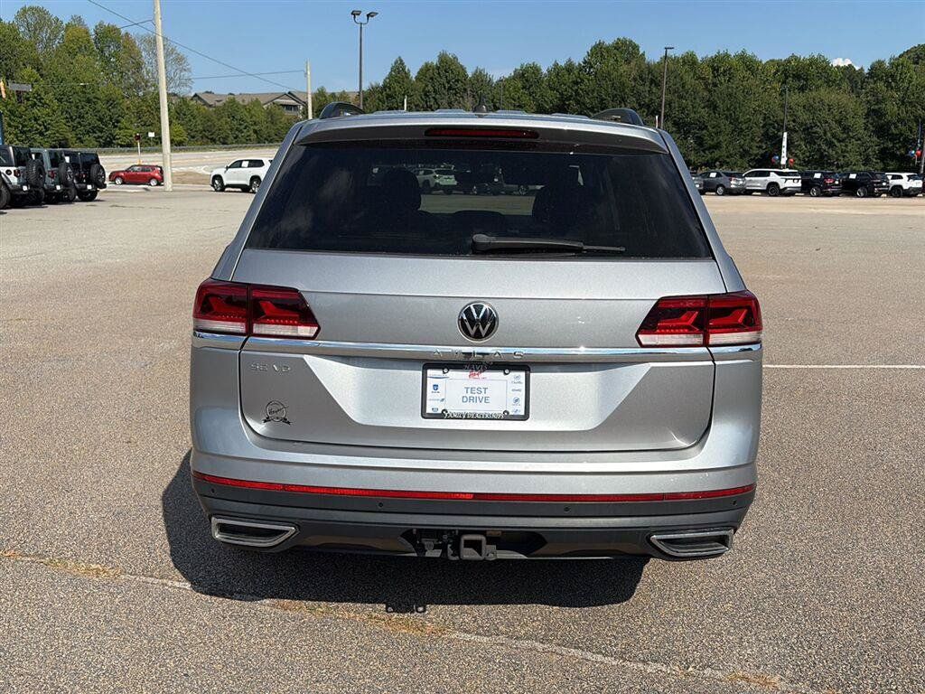Used 2022 Volkswagen Atlas SE w/ Panoramic Sunroof Package FWD image 4