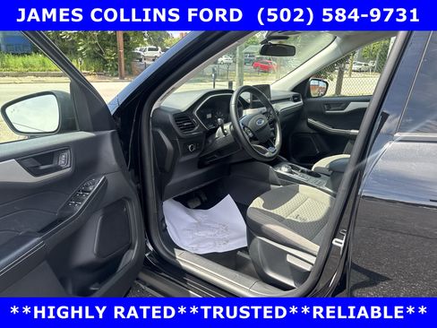 Used 2022 Ford Escape SE w/ Cold Weather Package AWD/4WD image 9