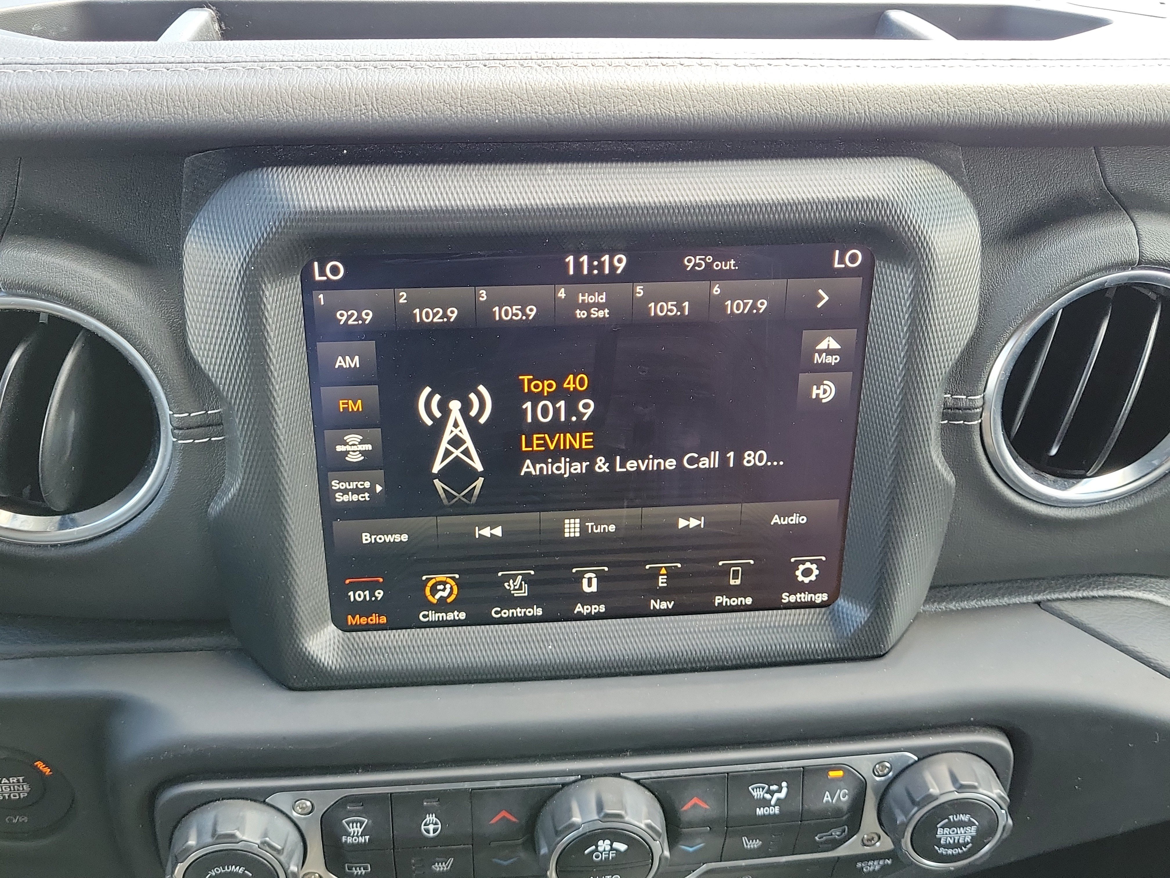 Used 2022 Jeep Wrangler Unlimited Sahara w/ Cold Weather Group AWD/4WD image 27