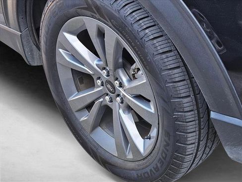 Used 2021 Ford Explorer XLT w/ Equipment Group 202A image 9