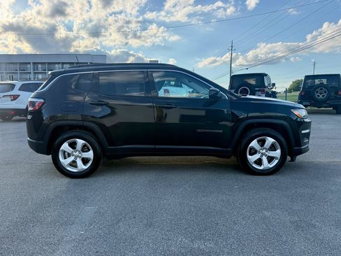Used 2018 Jeep Compass Latitude w/ Popular Equipment Group FWD image 11