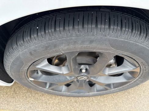 Used 2025 Chrysler Pacifica Limited image 25