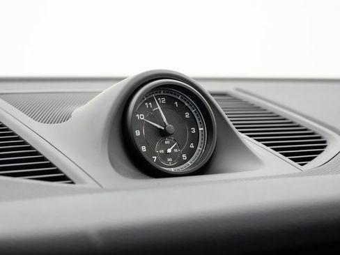 Used 2025 Porsche Macan image 16