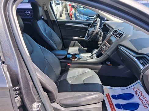 Used 2016 Ford Fusion Titanium FWD image 8