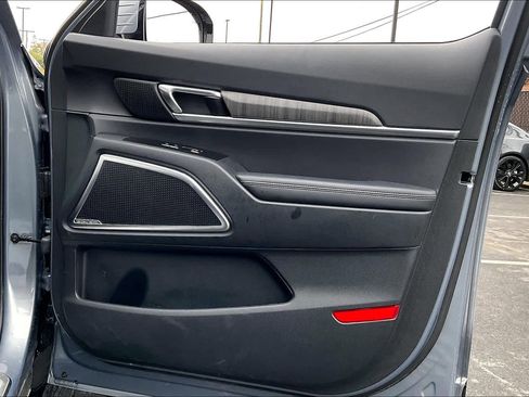 Used 2024 Kia Telluride SX Prestige w/ Towing Package image 26