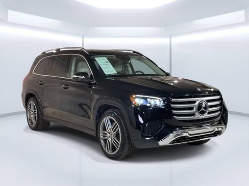 Used 2024 Mercedes-Benz GLS 450 4MATIC image 3