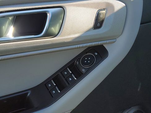 New 2026 Ford Explorer Active w/ Active Comfort Package image 8