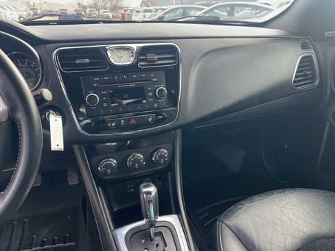 Used 2013 Chrysler 200 Limited image 18