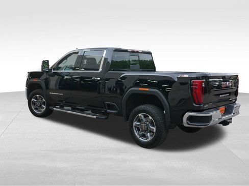Used 2025 GMC Sierra 3500 SLT w/ SLT Premium Package AWD/4WD image 7
