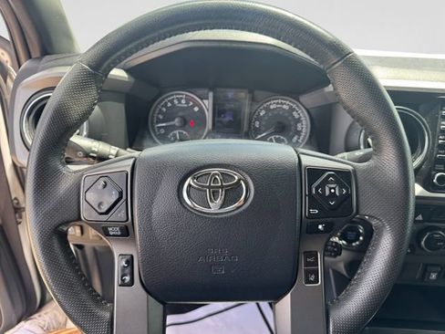 Used 2020 Toyota Tacoma TRD Off-Road AWD/4WD image 13