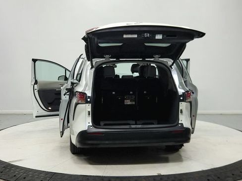 Used 2021 Toyota Sienna XLE FWD image 15