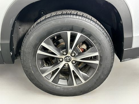 Used 2019 Toyota Highlander LE image 11