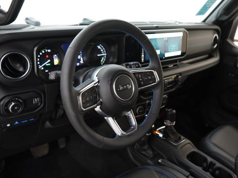 Used 2024 Jeep Wrangler High Altitude AWD/4WD image 19