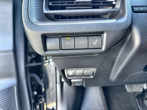 Used 2025 Toyota Prius XLE image 18