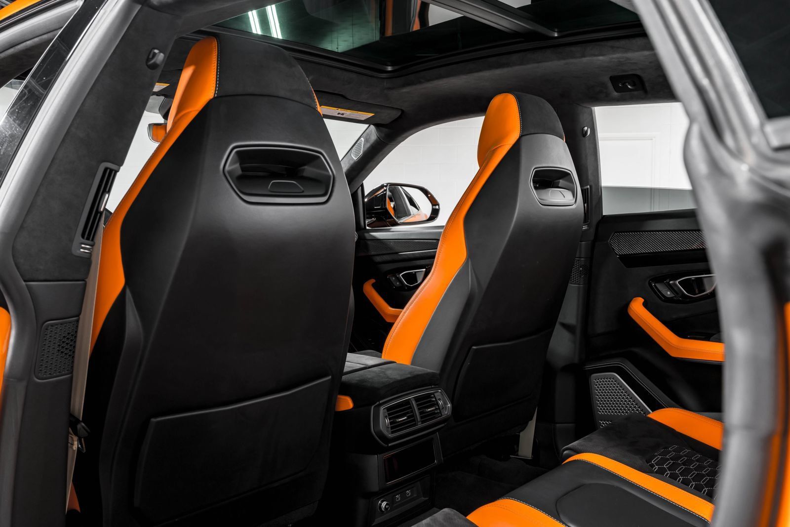 Used 2022 Lamborghini Urus AWD/4WD image 31