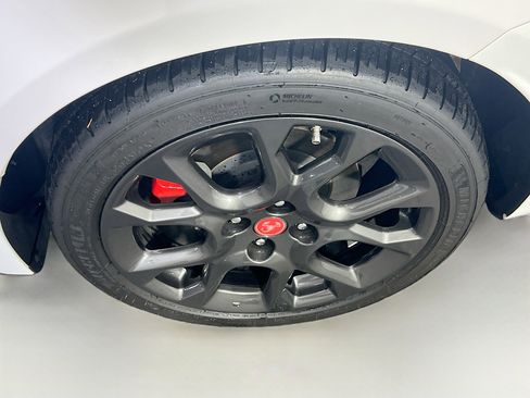 Used 2017 FIAT 124 Spider Abarth image 28