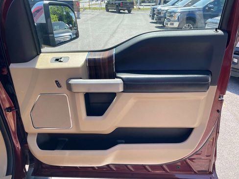 Used 2015 Ford F150 Lariat w/ Equipment Group 502A Luxury AWD/4WD image 40