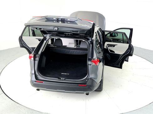 Certified 2021 Toyota RAV4 XLE image 19