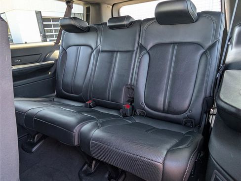 Used 2024 Jeep Wagoneer L Series II w/ Flexible Seating Group image 17