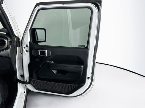 Used 2023 Jeep Wrangler Unlimited AWD/4WD image 30