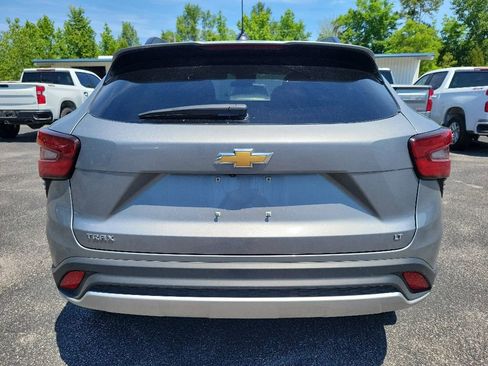 Used 2025 Chevrolet Trax LT FWD image 7