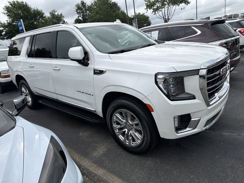 Used 2023 GMC Yukon XL SLT w/ SLT Luxury Package RWD image 2