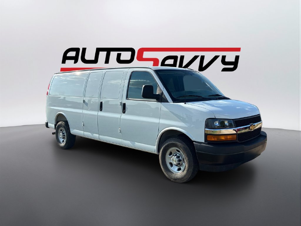 Used 2025 Chevrolet Express 3500 Extended w/ Driver Convenience Package RWD image 3