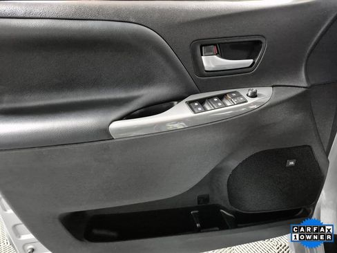 Used 2019 Toyota Sienna SE image 13